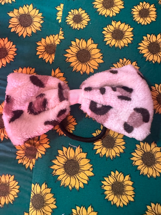 Hair tie with bow