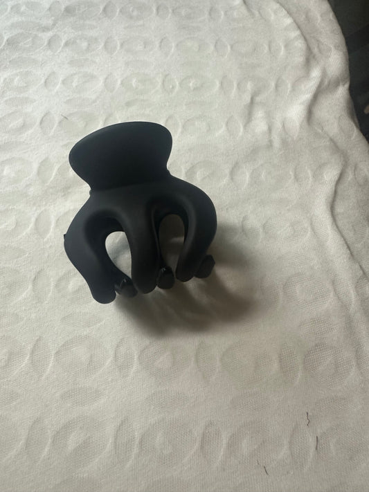 Kai black hair clip